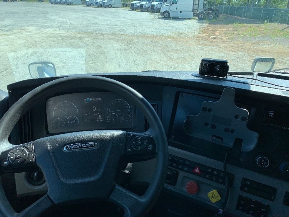 Sleeper Tractor-Heavy Duty Tractors-Freightliner-2021-T12664ST-Charlotte-NC-372,106\n\t\tmiles-$ 77,750 - Image 11