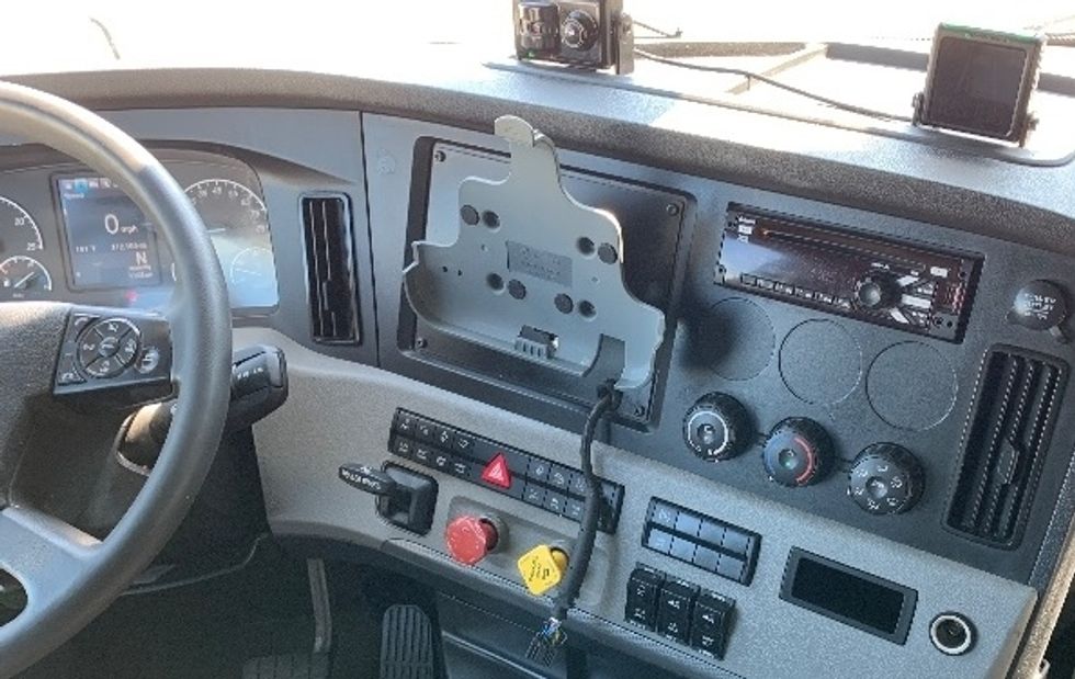 Sleeper Tractor-Heavy Duty Tractors-Freightliner-2021-T12664ST-Charlotte-NC-372,106\n\t\tmiles-$ 77,750 - Image 12