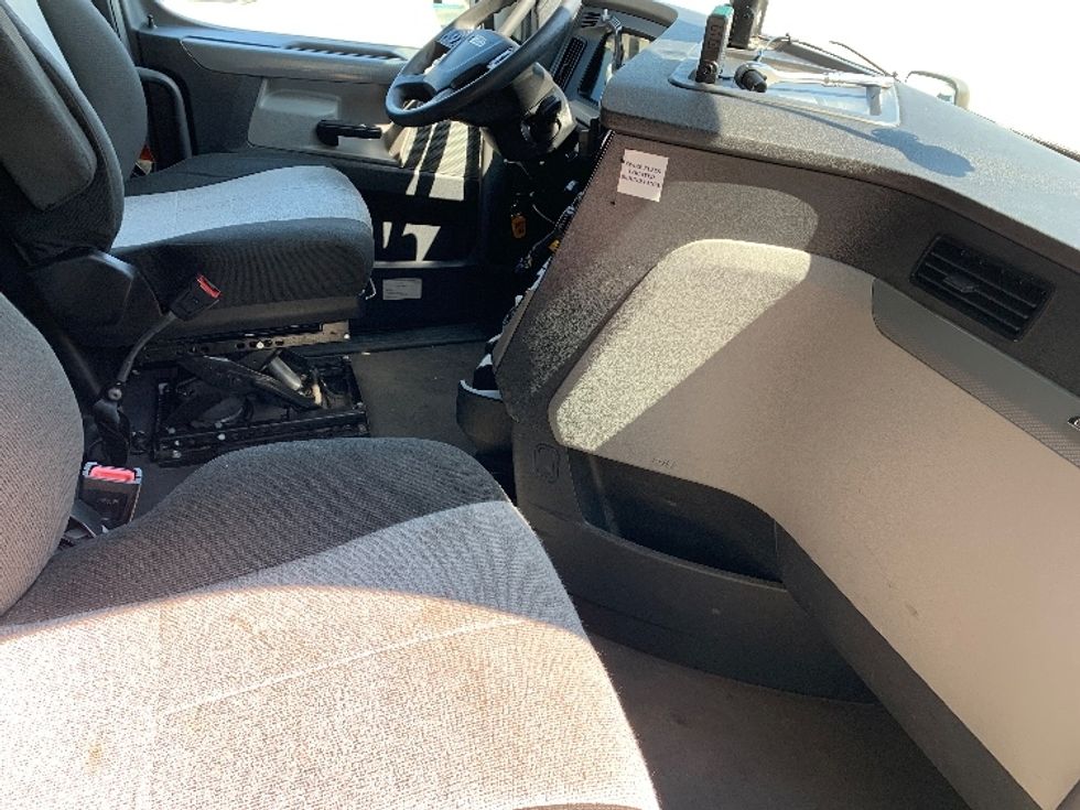 Sleeper Tractor-Heavy Duty Tractors-Freightliner-2021-T12664ST-Charlotte-NC-372,106\n\t\tmiles-$ 77,750 - Image 15