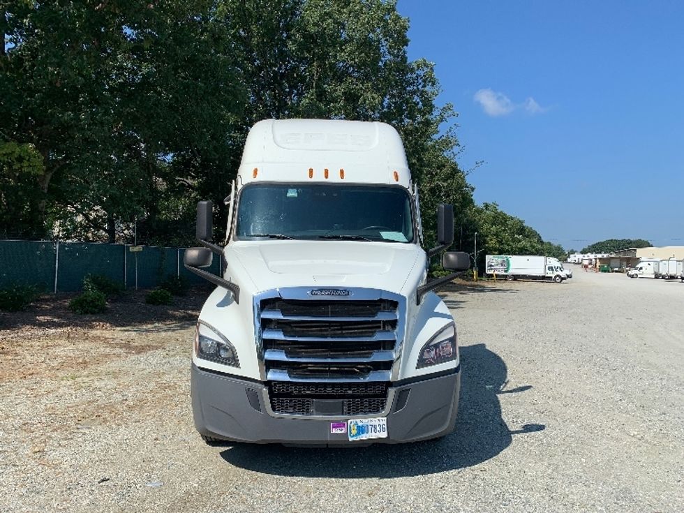 Sleeper Tractor-Heavy Duty Tractors-Freightliner-2021-T12664ST-Charlotte-NC-372,106\n\t\tmiles-$ 77,750 - Image 2