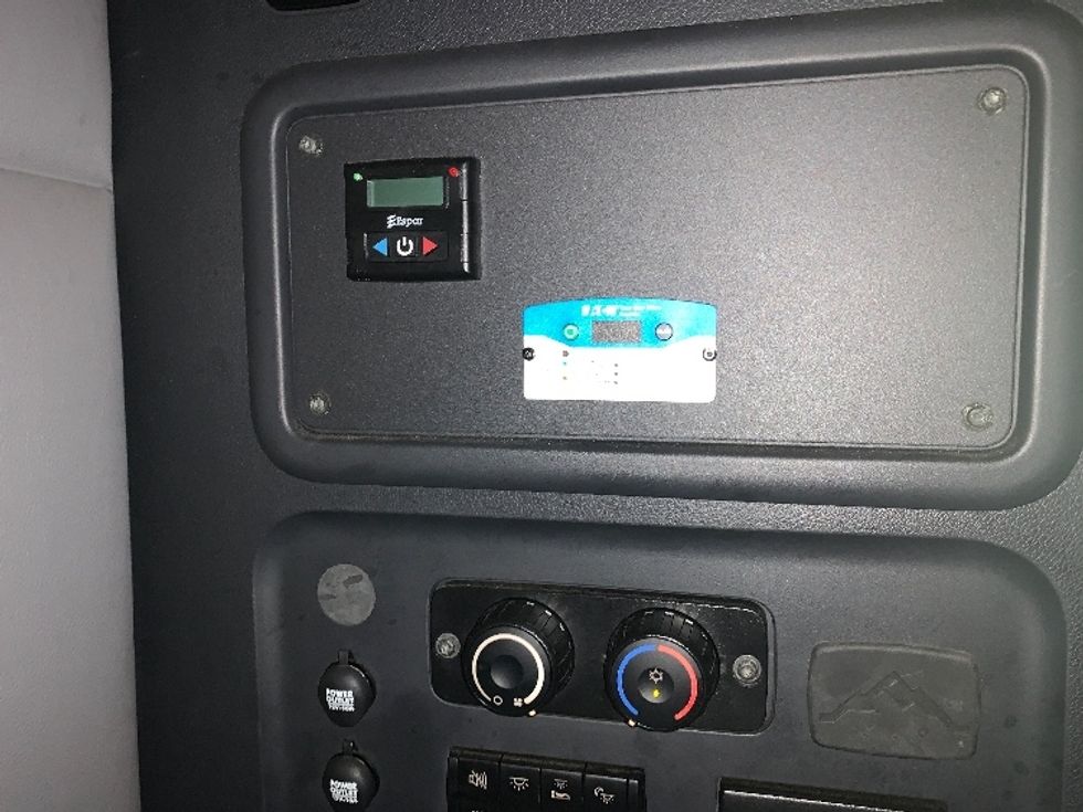 Sleeper Tractor-Heavy Duty Tractors-Freightliner-2021-T12664ST-Charlotte-NC-372,106\n\t\tmiles-$ 77,750 - Image 22