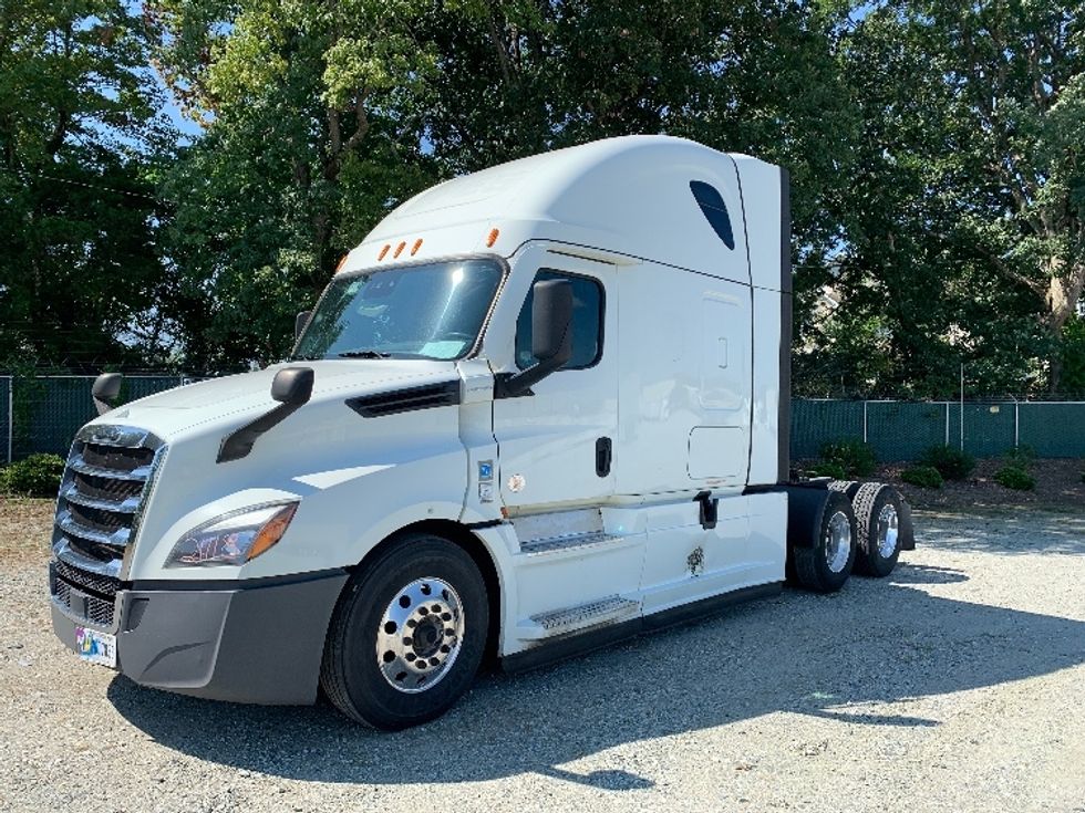 Sleeper Tractor-Heavy Duty Tractors-Freightliner-2021-T12664ST-Charlotte-NC-372,106\n\t\tmiles-$ 77,750 - Image 3