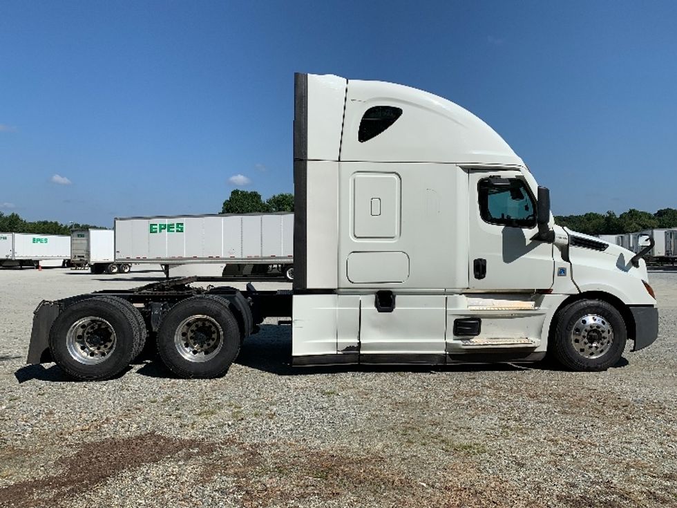 Sleeper Tractor-Heavy Duty Tractors-Freightliner-2021-T12664ST-Charlotte-NC-372,106\n\t\tmiles-$ 77,750 - Image 8