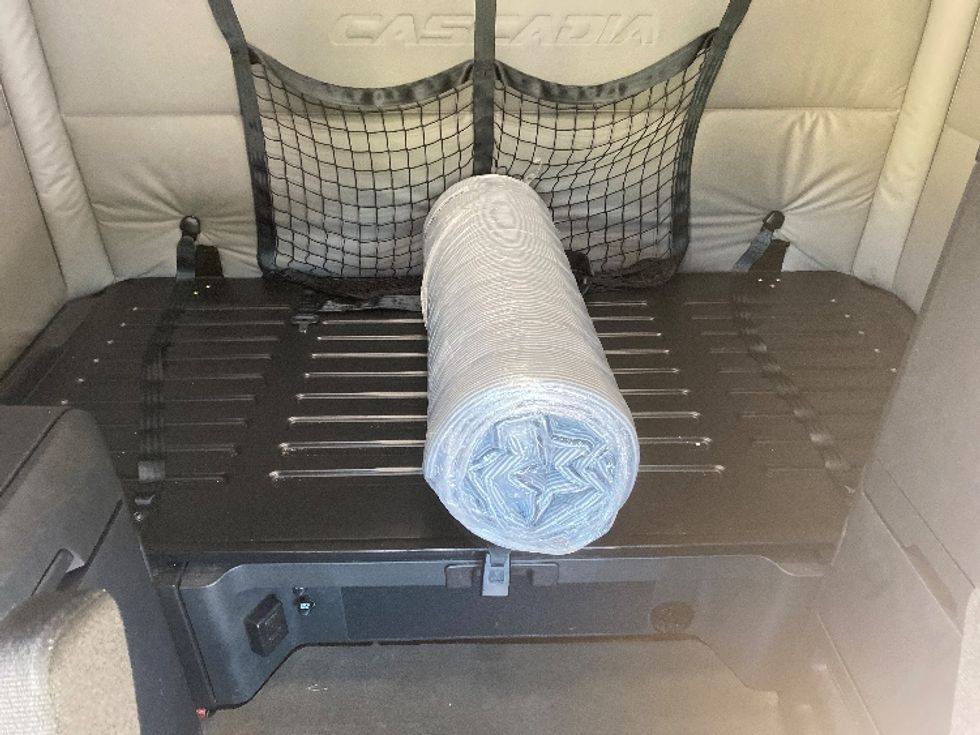 Sleeper Tractor-Heavy Duty Tractors-Freightliner-2021-T12664ST-Charlotte-NC-385,331\n\t\tmiles-$ 76,750 - Image 16