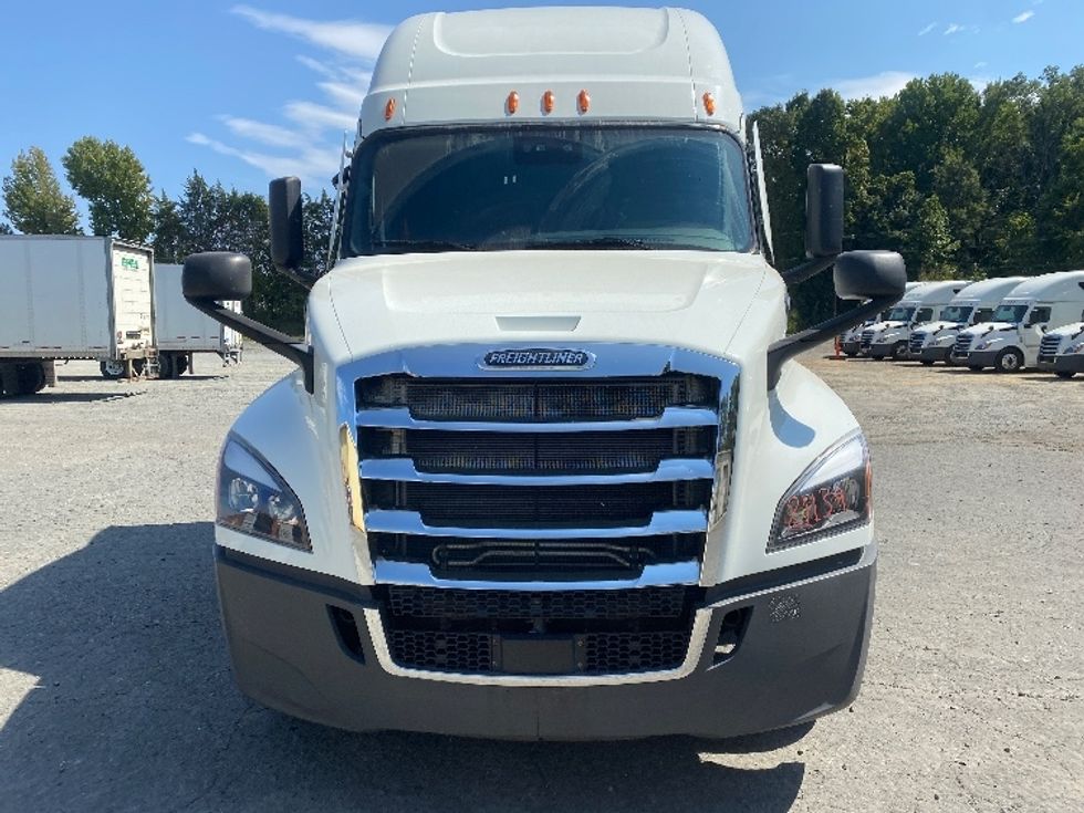 Sleeper Tractor-Heavy Duty Tractors-Freightliner-2021-T12664ST-Charlotte-NC-385,331\n\t\tmiles-$ 76,750 - Image 2