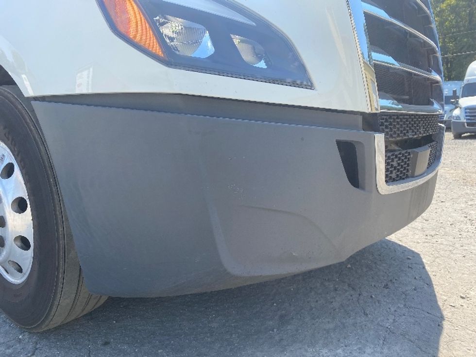 Sleeper Tractor-Heavy Duty Tractors-Freightliner-2021-T12664ST-Charlotte-NC-385,331\n\t\tmiles-$ 76,750 - Image 24