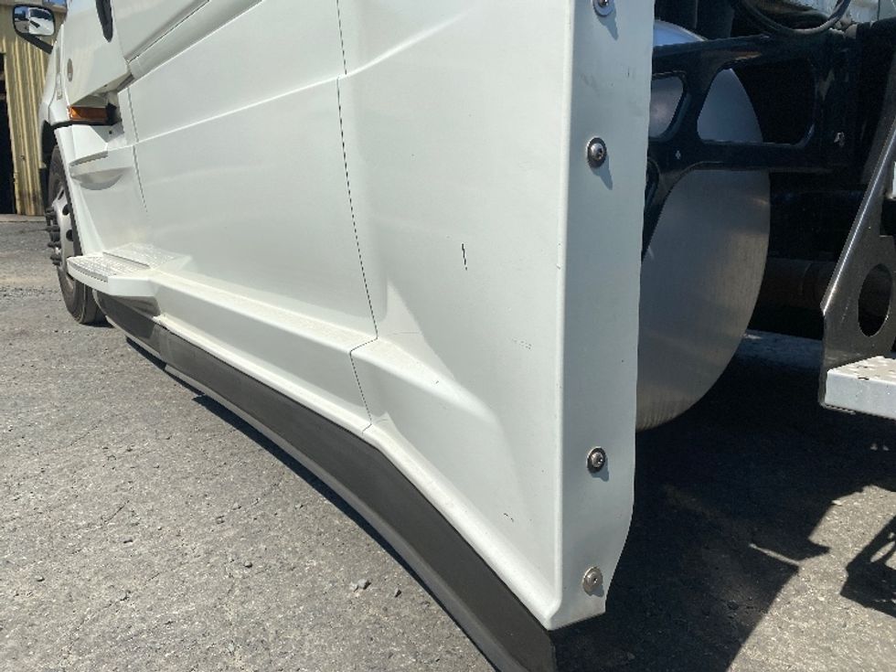 Sleeper Tractor-Heavy Duty Tractors-Freightliner-2021-T12664ST-Charlotte-NC-385,331\n\t\tmiles-$ 76,750 - Image 28