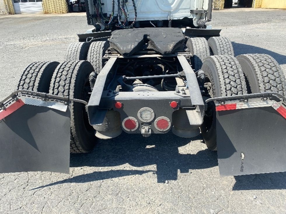 Sleeper Tractor-Heavy Duty Tractors-Freightliner-2021-T12664ST-Charlotte-NC-385,331\n\t\tmiles-$ 76,750 - Image 6