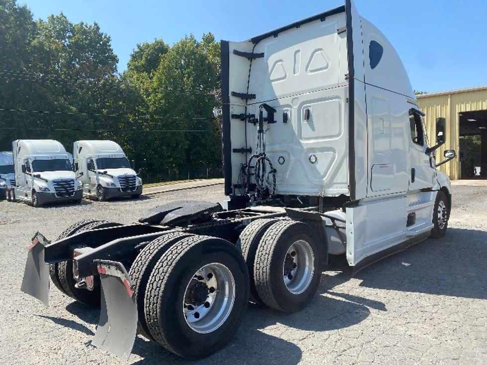 Sleeper Tractor-Heavy Duty Tractors-Freightliner-2021-T12664ST-Charlotte-NC-385,331\n\t\tmiles-$ 76,750 - Image 7