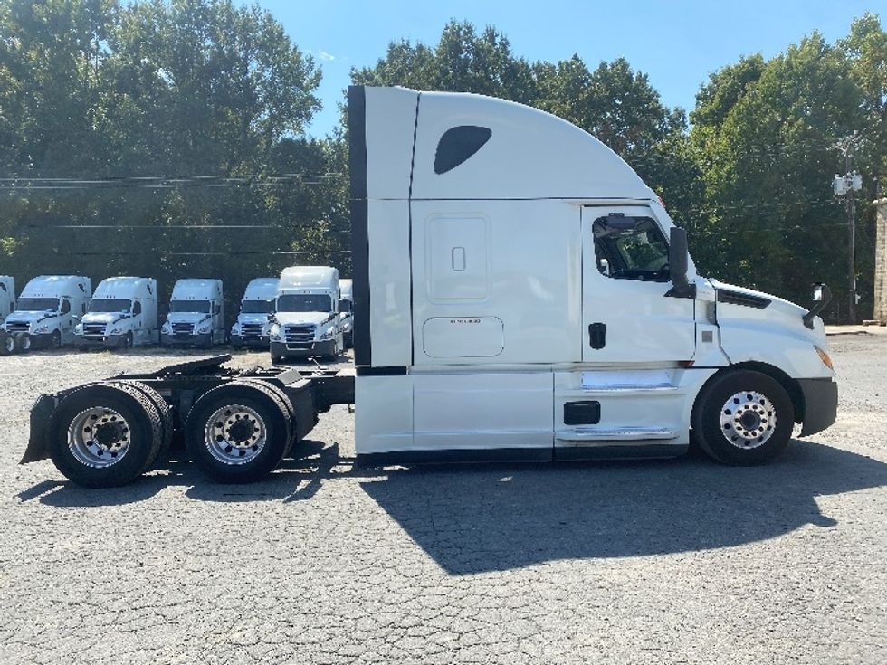 Sleeper Tractor-Heavy Duty Tractors-Freightliner-2021-T12664ST-Charlotte-NC-385,331\n\t\tmiles-$ 76,750 - Image 8