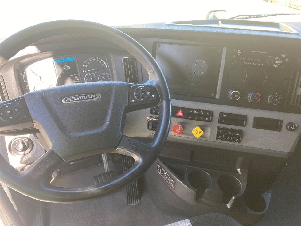 Sleeper Tractor-Heavy Duty Tractors-Freightliner-2021-T12664ST-Charlotte-NC-390,712\n\t\tmiles-$ 76,250 - Image 11