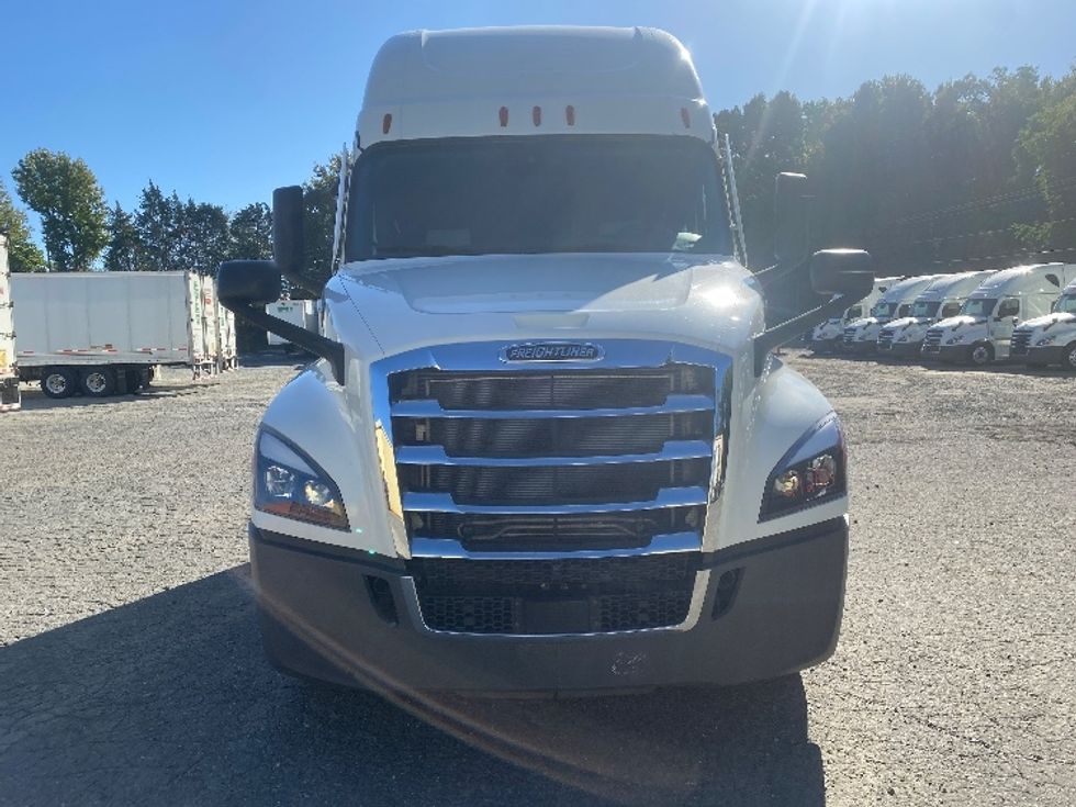 Sleeper Tractor-Heavy Duty Tractors-Freightliner-2021-T12664ST-Charlotte-NC-390,712\n\t\tmiles-$ 76,250 - Image 2