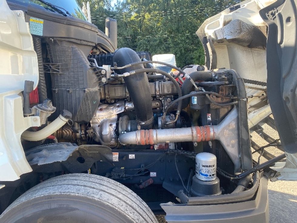 Sleeper Tractor-Heavy Duty Tractors-Freightliner-2021-T12664ST-Charlotte-NC-390,712\n\t\tmiles-$ 76,250 - Image 20