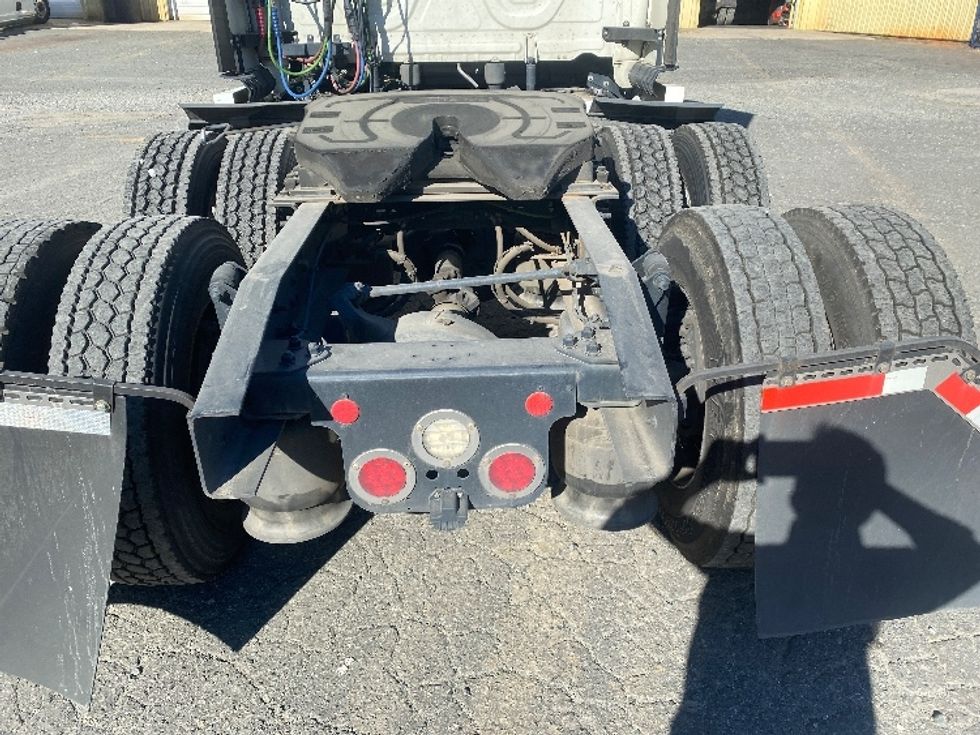 Sleeper Tractor-Heavy Duty Tractors-Freightliner-2021-T12664ST-Charlotte-NC-390,712\n\t\tmiles-$ 76,250 - Image 6