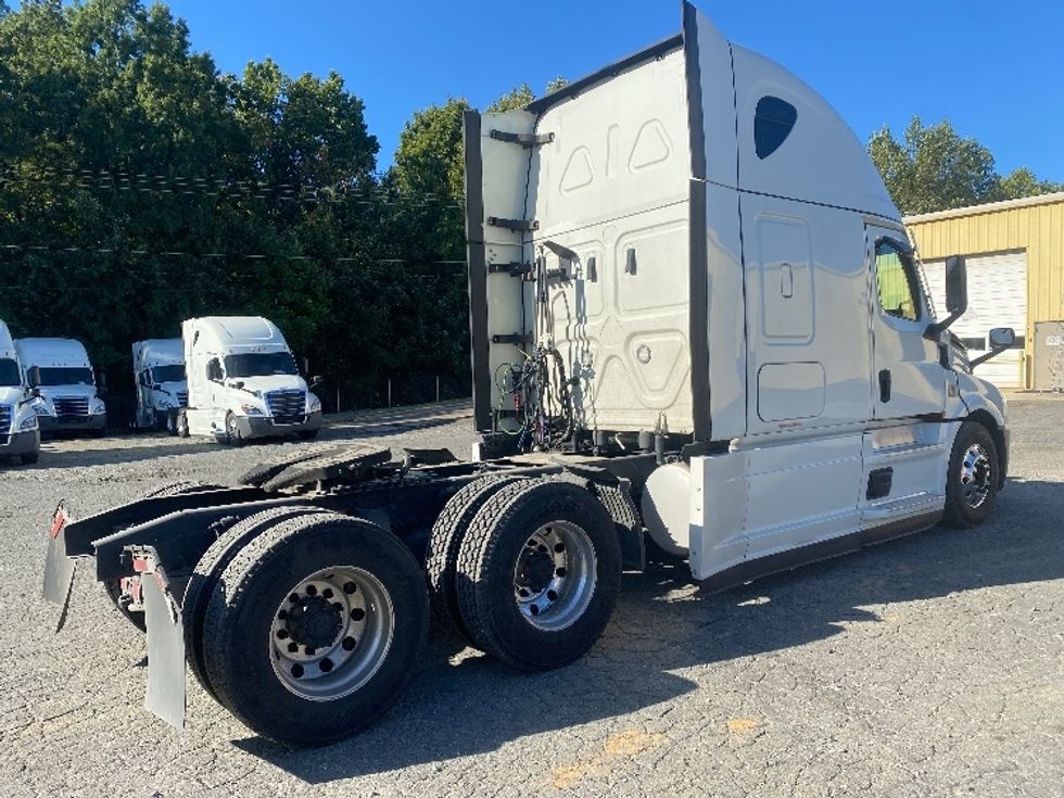 Sleeper Tractor-Heavy Duty Tractors-Freightliner-2021-T12664ST-Charlotte-NC-390,712\n\t\tmiles-$ 76,250 - Image 7