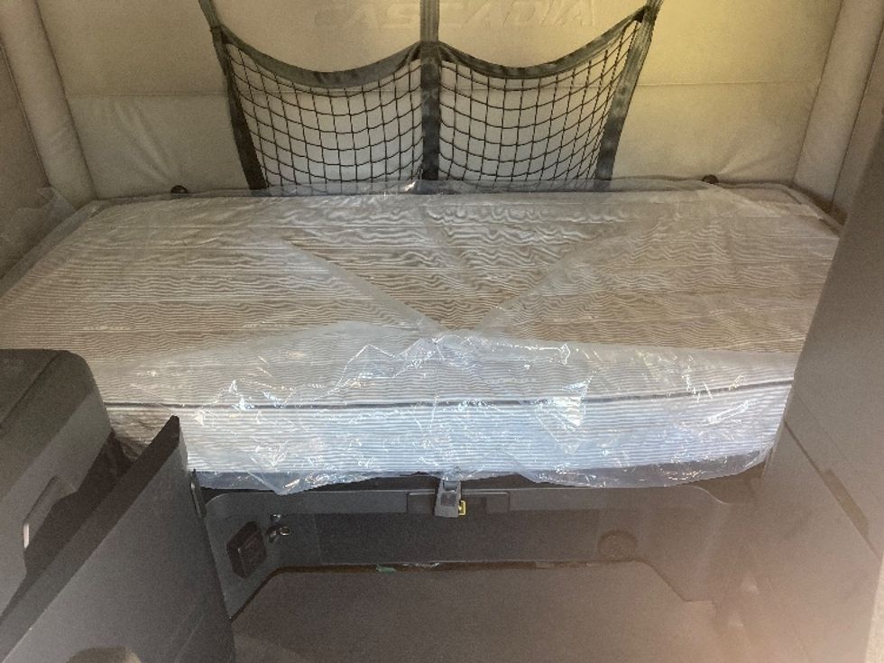 Sleeper Tractor-Heavy Duty Tractors-Freightliner-2021-T12664ST-Charlotte-NC-403,907\n\t\tmiles-$ 75,250 - Image 16