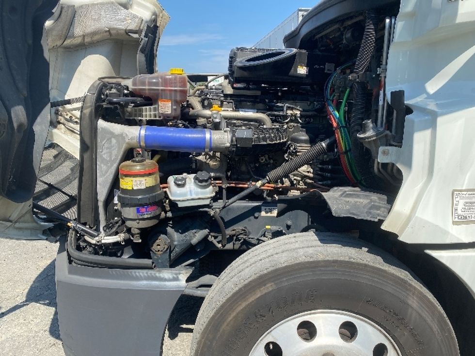 Sleeper Tractor-Heavy Duty Tractors-Freightliner-2021-T12664ST-Charlotte-NC-403,907\n\t\tmiles-$ 75,250 - Image 21