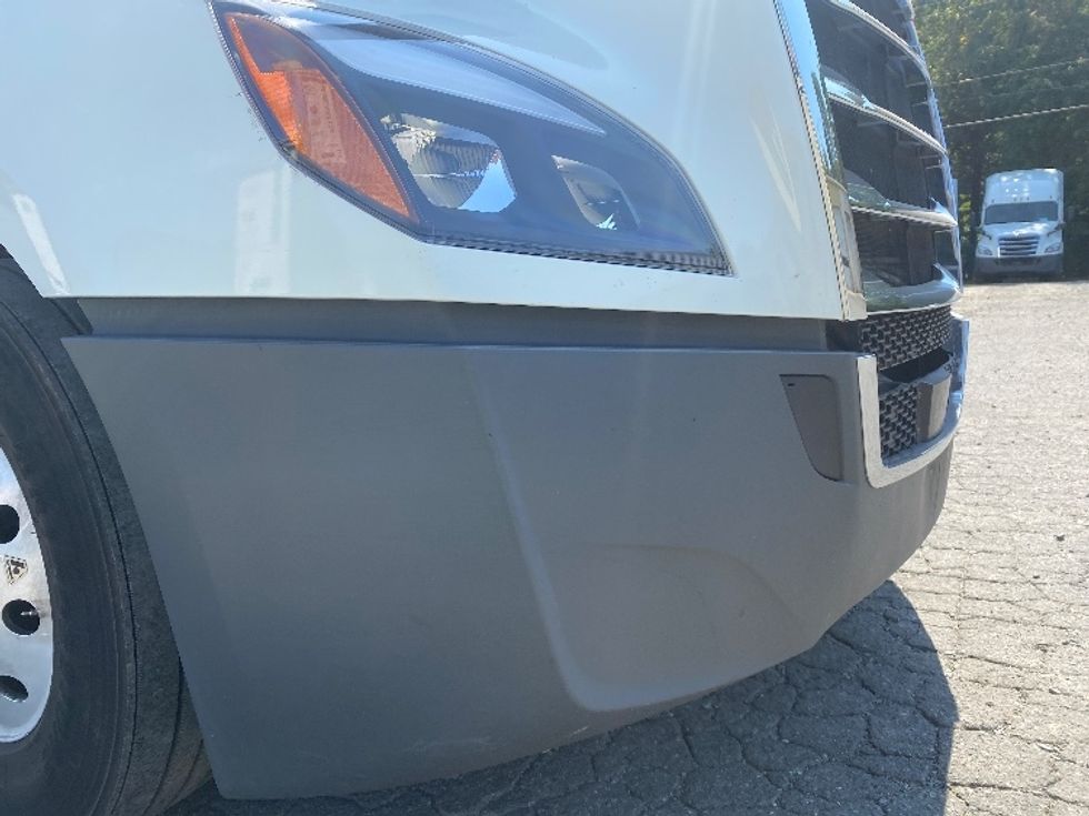 Sleeper Tractor-Heavy Duty Tractors-Freightliner-2021-T12664ST-Charlotte-NC-403,907\n\t\tmiles-$ 75,250 - Image 24