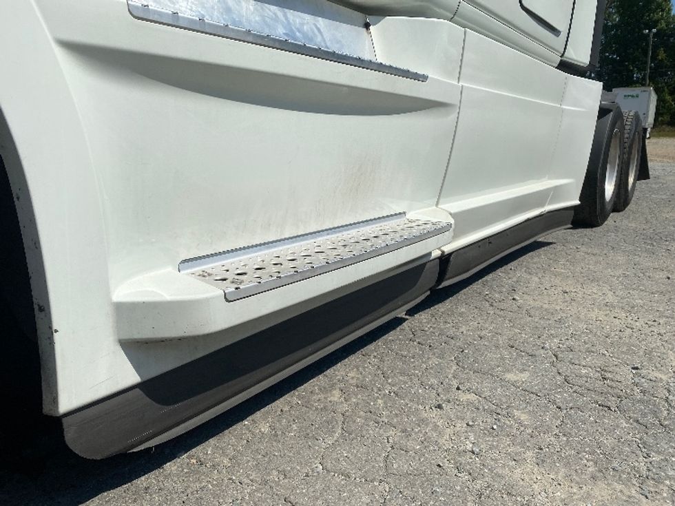 Sleeper Tractor-Heavy Duty Tractors-Freightliner-2021-T12664ST-Charlotte-NC-403,907\n\t\tmiles-$ 75,250 - Image 26