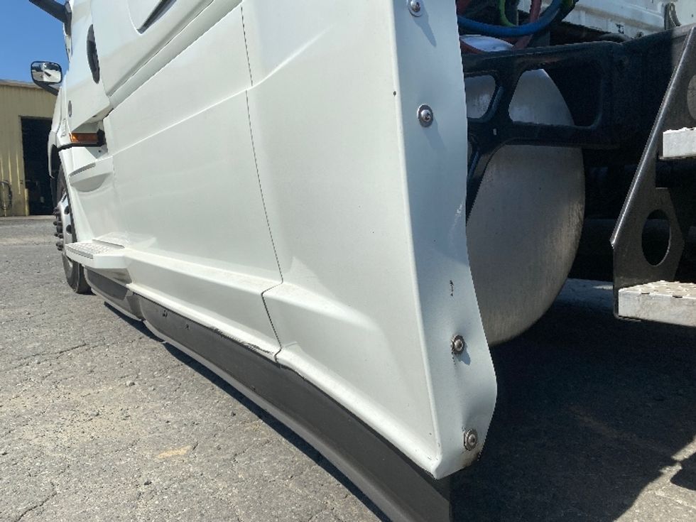 Sleeper Tractor-Heavy Duty Tractors-Freightliner-2021-T12664ST-Charlotte-NC-403,907\n\t\tmiles-$ 75,250 - Image 27