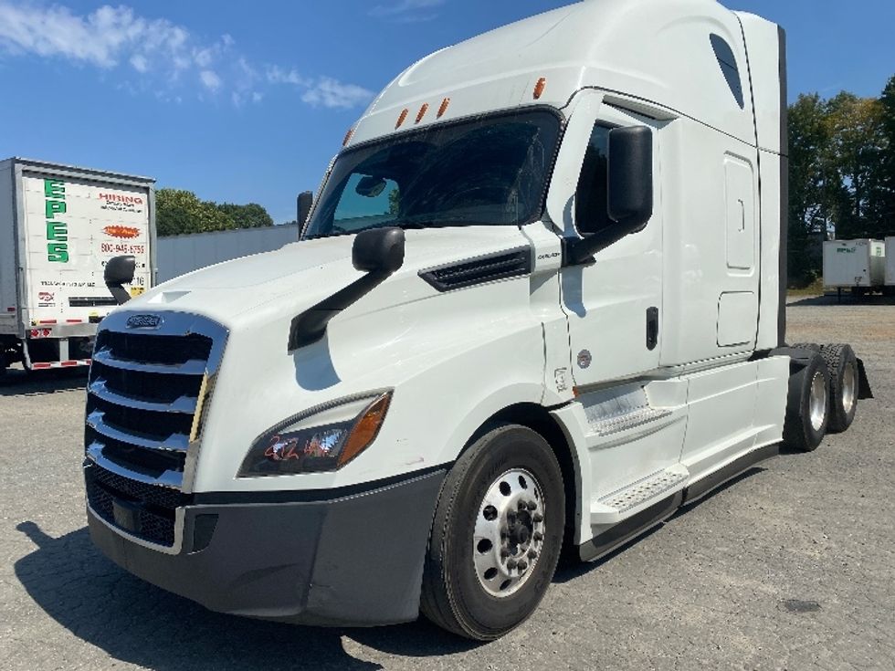 Sleeper Tractor-Heavy Duty Tractors-Freightliner-2021-T12664ST-Charlotte-NC-403,907\n\t\tmiles-$ 75,250 - Image 3
