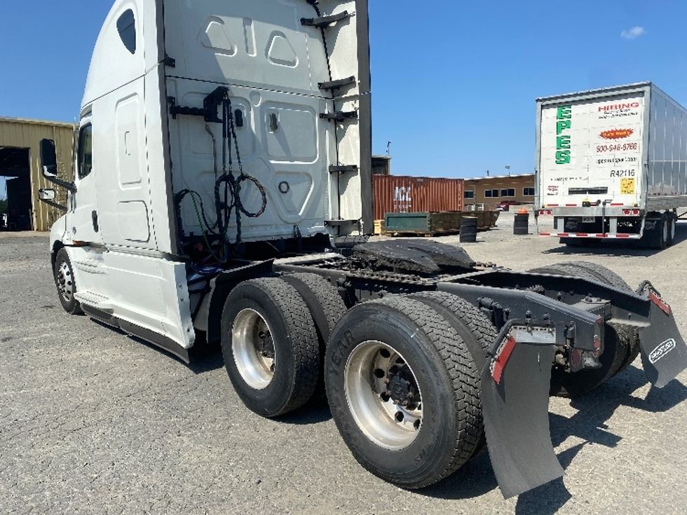 Sleeper Tractor-Heavy Duty Tractors-Freightliner-2021-T12664ST-Charlotte-NC-403,907\n\t\tmiles-$ 75,250 - Image 5