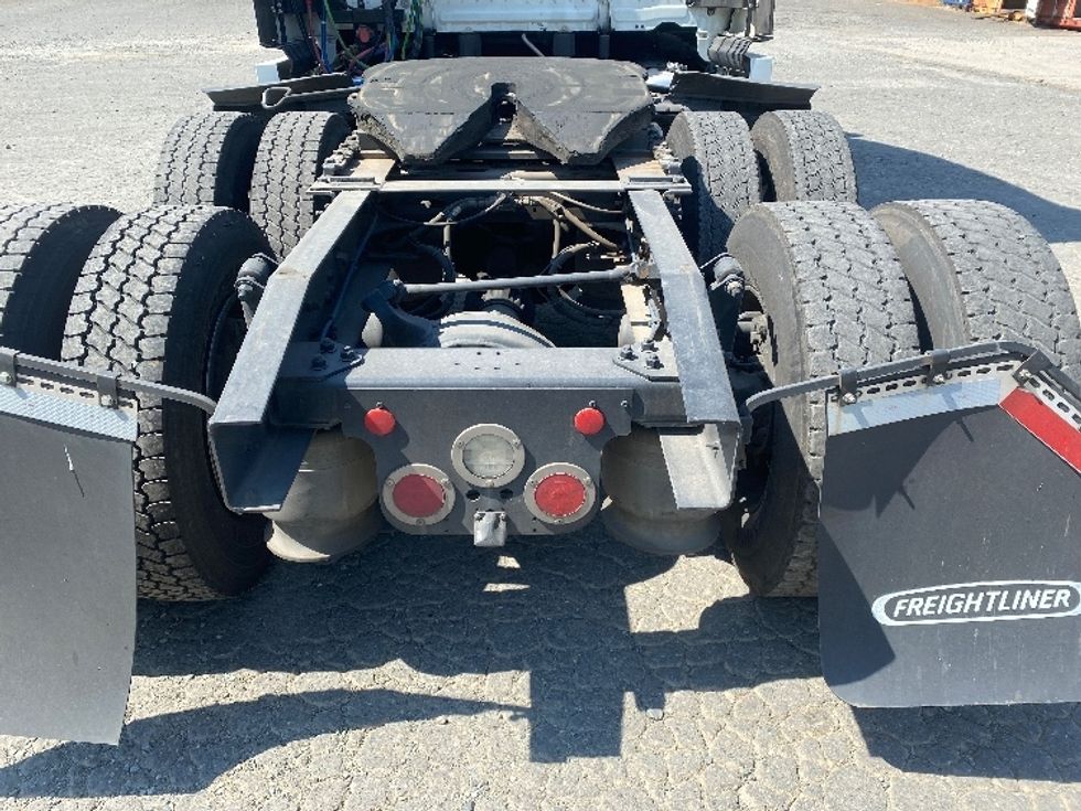Sleeper Tractor-Heavy Duty Tractors-Freightliner-2021-T12664ST-Charlotte-NC-403,907\n\t\tmiles-$ 75,250 - Image 6