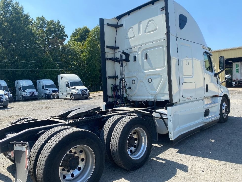 Sleeper Tractor-Heavy Duty Tractors-Freightliner-2021-T12664ST-Charlotte-NC-403,907\n\t\tmiles-$ 75,250 - Image 7