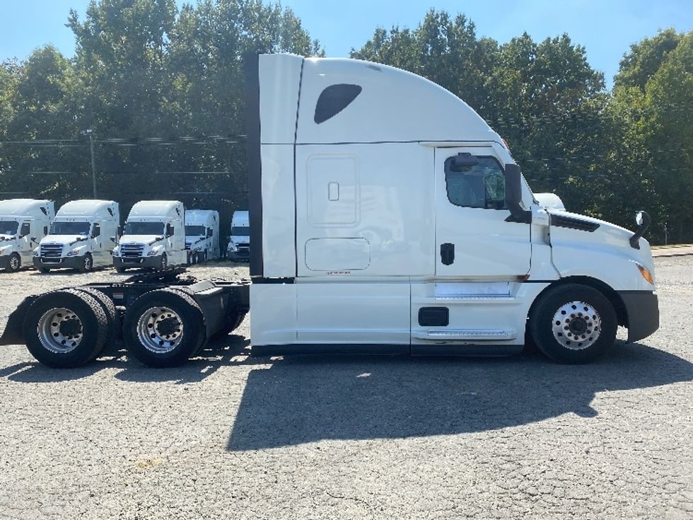 Sleeper Tractor-Heavy Duty Tractors-Freightliner-2021-T12664ST-Charlotte-NC-403,907\n\t\tmiles-$ 75,250 - Image 8