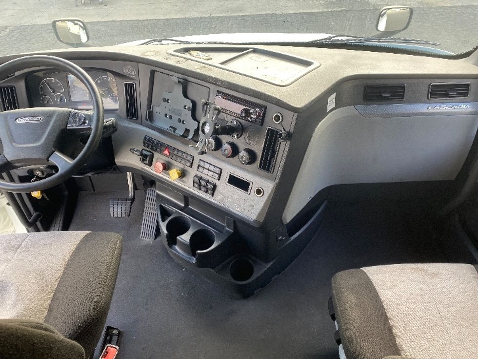 Sleeper Tractor-Heavy Duty Tractors-Freightliner-2021-T12664ST-Charlotte-NC-414,718\n\t\tmiles-$ 74,500 - Image 12