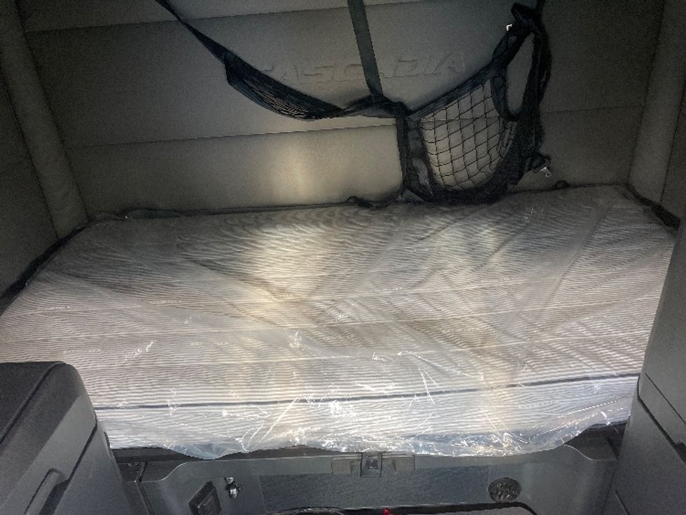 Sleeper Tractor-Heavy Duty Tractors-Freightliner-2021-T12664ST-Charlotte-NC-414,718\n\t\tmiles-$ 74,500 - Image 16