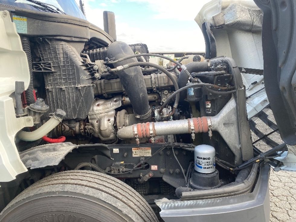 Sleeper Tractor-Heavy Duty Tractors-Freightliner-2021-T12664ST-Charlotte-NC-414,718\n\t\tmiles-$ 74,500 - Image 20