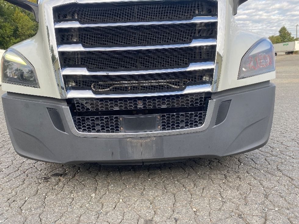 Sleeper Tractor-Heavy Duty Tractors-Freightliner-2021-T12664ST-Charlotte-NC-414,718\n\t\tmiles-$ 74,500 - Image 24