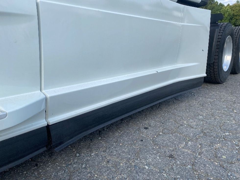 Sleeper Tractor-Heavy Duty Tractors-Freightliner-2021-T12664ST-Charlotte-NC-414,718\n\t\tmiles-$ 74,500 - Image 27