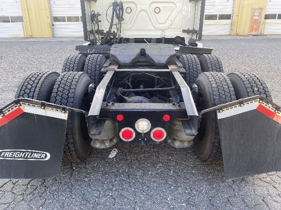 Sleeper Tractor-Heavy Duty Tractors-Freightliner-2021-T12664ST-Charlotte-NC-414,718\n\t\tmiles-$ 74,500 - Image 6