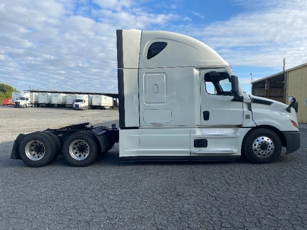 Sleeper Tractor-Heavy Duty Tractors-Freightliner-2021-T12664ST-Charlotte-NC-414,718\n\t\tmiles-$ 74,500 - Image 8