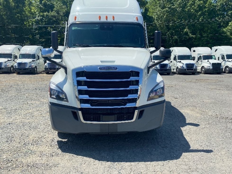 Sleeper Tractor-Heavy Duty Tractors-Freightliner-2021-T12664ST-Charlotte-NC-438,081\n\t\tmiles-$ 73,000 - Image 2