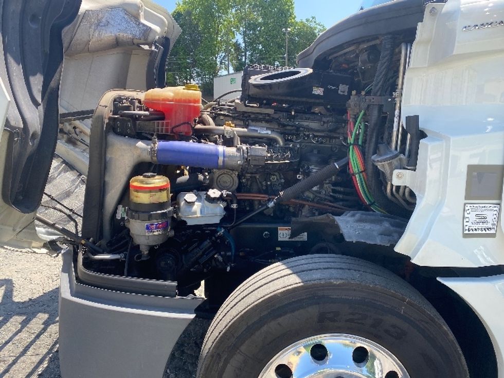 Sleeper Tractor-Heavy Duty Tractors-Freightliner-2021-T12664ST-Charlotte-NC-438,081\n\t\tmiles-$ 73,000 - Image 20