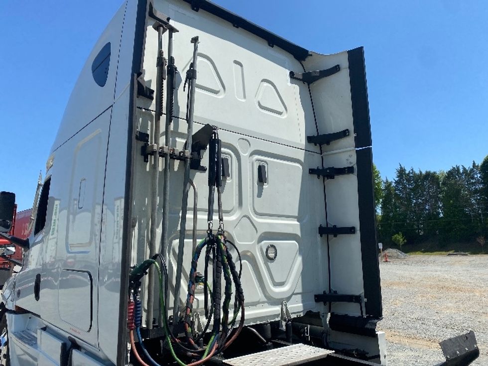 Sleeper Tractor-Heavy Duty Tractors-Freightliner-2021-T12664ST-Charlotte-NC-438,081\n\t\tmiles-$ 73,000 - Image 21