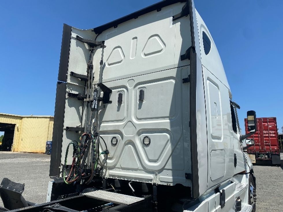 Sleeper Tractor-Heavy Duty Tractors-Freightliner-2021-T12664ST-Charlotte-NC-438,081\n\t\tmiles-$ 73,000 - Image 22