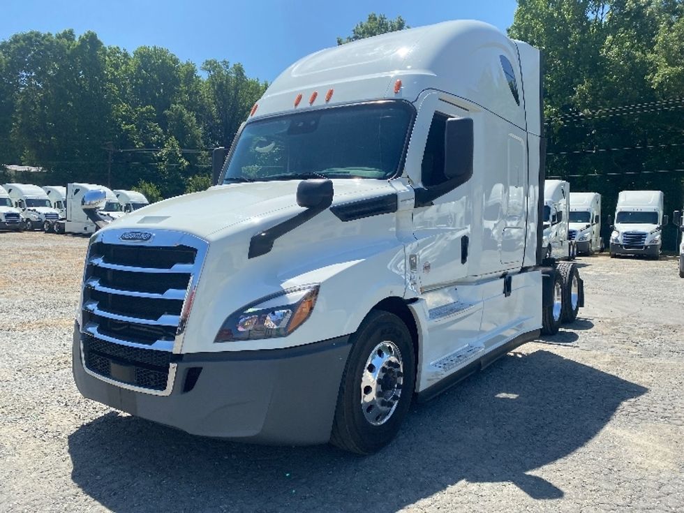 Sleeper Tractor-Heavy Duty Tractors-Freightliner-2021-T12664ST-Charlotte-NC-438,081\n\t\tmiles-$ 73,000 - Image 3