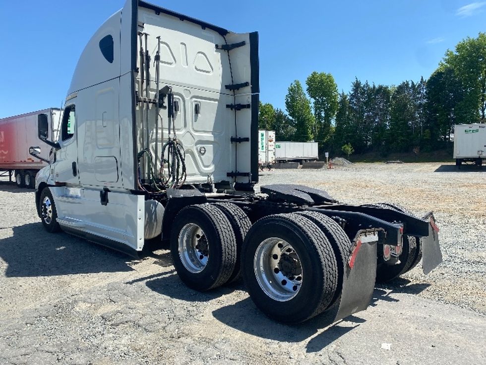 Sleeper Tractor-Heavy Duty Tractors-Freightliner-2021-T12664ST-Charlotte-NC-438,081\n\t\tmiles-$ 73,000 - Image 5
