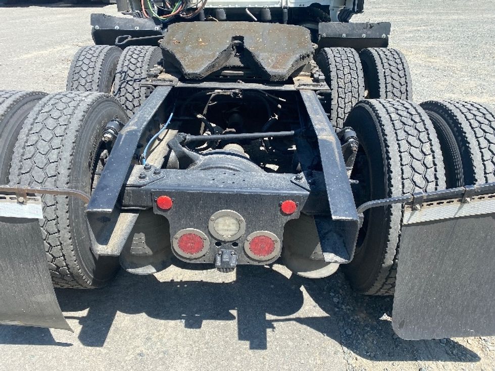 Sleeper Tractor-Heavy Duty Tractors-Freightliner-2021-T12664ST-Charlotte-NC-438,081\n\t\tmiles-$ 73,000 - Image 6