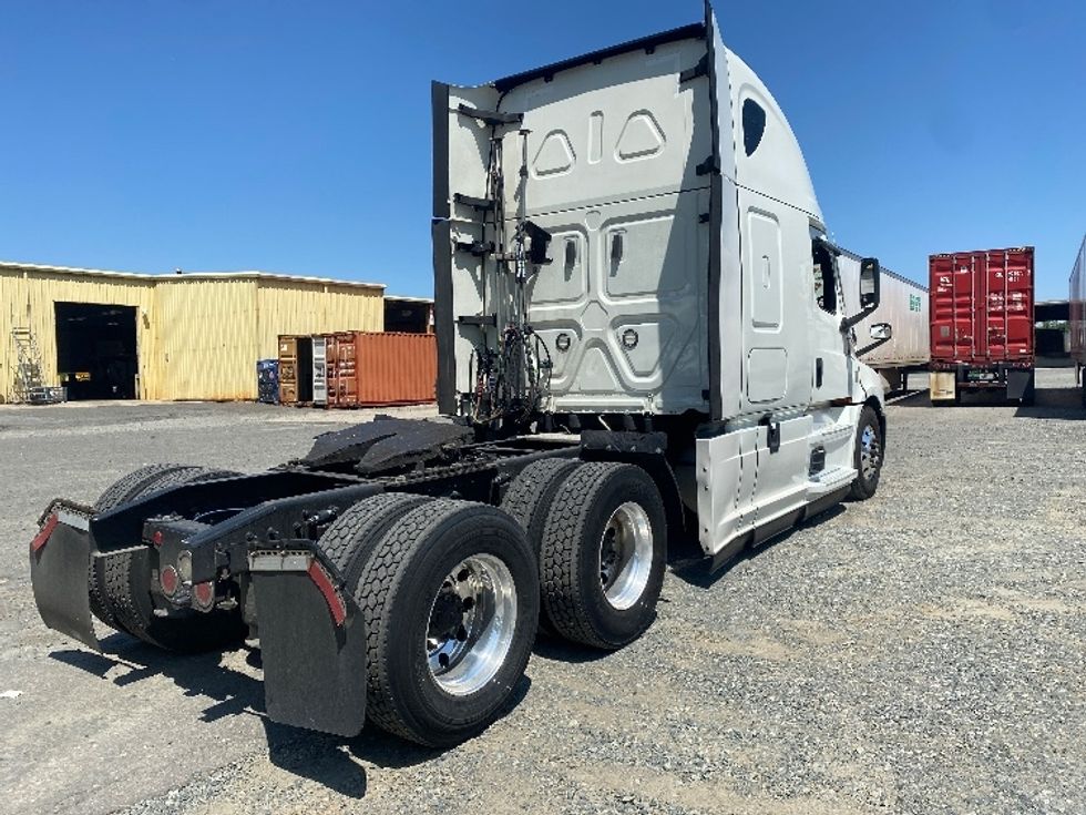 Sleeper Tractor-Heavy Duty Tractors-Freightliner-2021-T12664ST-Charlotte-NC-438,081\n\t\tmiles-$ 73,000 - Image 7