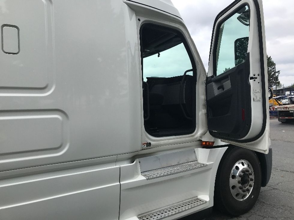 Sleeper Tractor-Heavy Duty Tractors-Freightliner-2021-T12664ST-Charlotte-NC-468,863\n\t\tmiles-$ 63,500 - Image 13