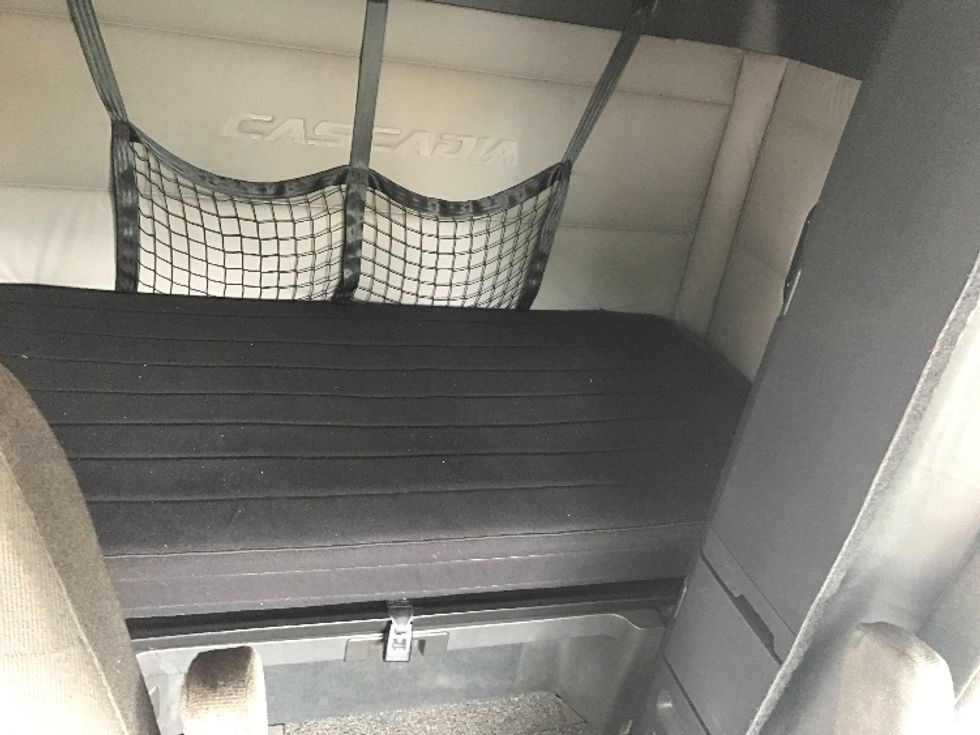 Sleeper Tractor-Heavy Duty Tractors-Freightliner-2021-T12664ST-Charlotte-NC-468,863\n\t\tmiles-$ 63,500 - Image 16