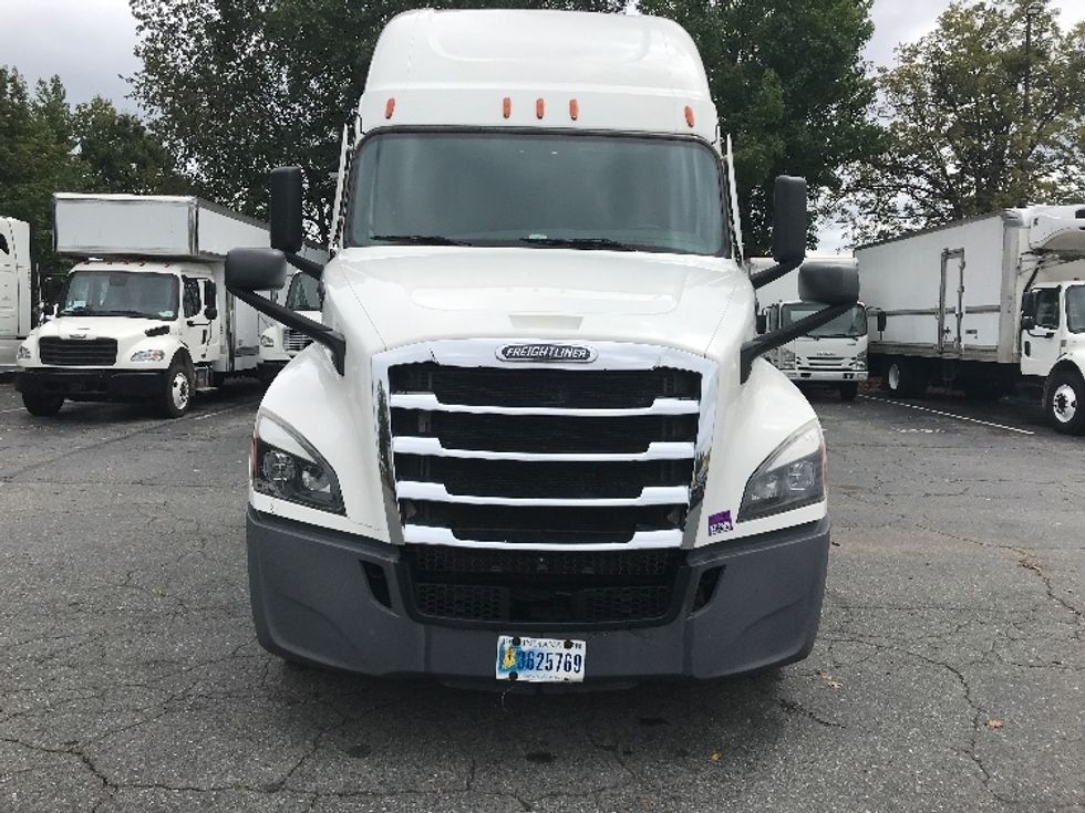 Sleeper Tractor-Heavy Duty Tractors-Freightliner-2021-T12664ST-Charlotte-NC-468,863\n\t\tmiles-$ 63,500 - Image 2