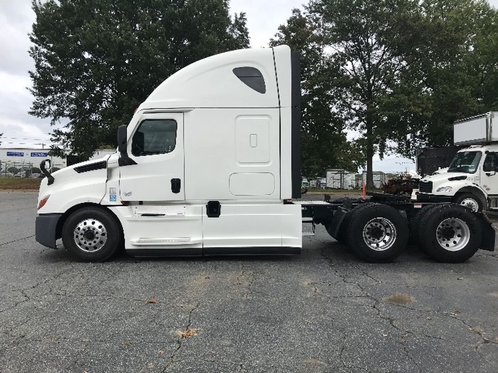 Sleeper Tractor-Heavy Duty Tractors-Freightliner-2021-T12664ST-Charlotte-NC-468,863\n\t\tmiles-$ 63,500 - Image 4