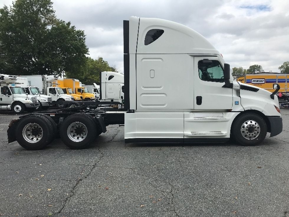 Sleeper Tractor-Heavy Duty Tractors-Freightliner-2021-T12664ST-Charlotte-NC-468,863\n\t\tmiles-$ 63,500 - Image 8
