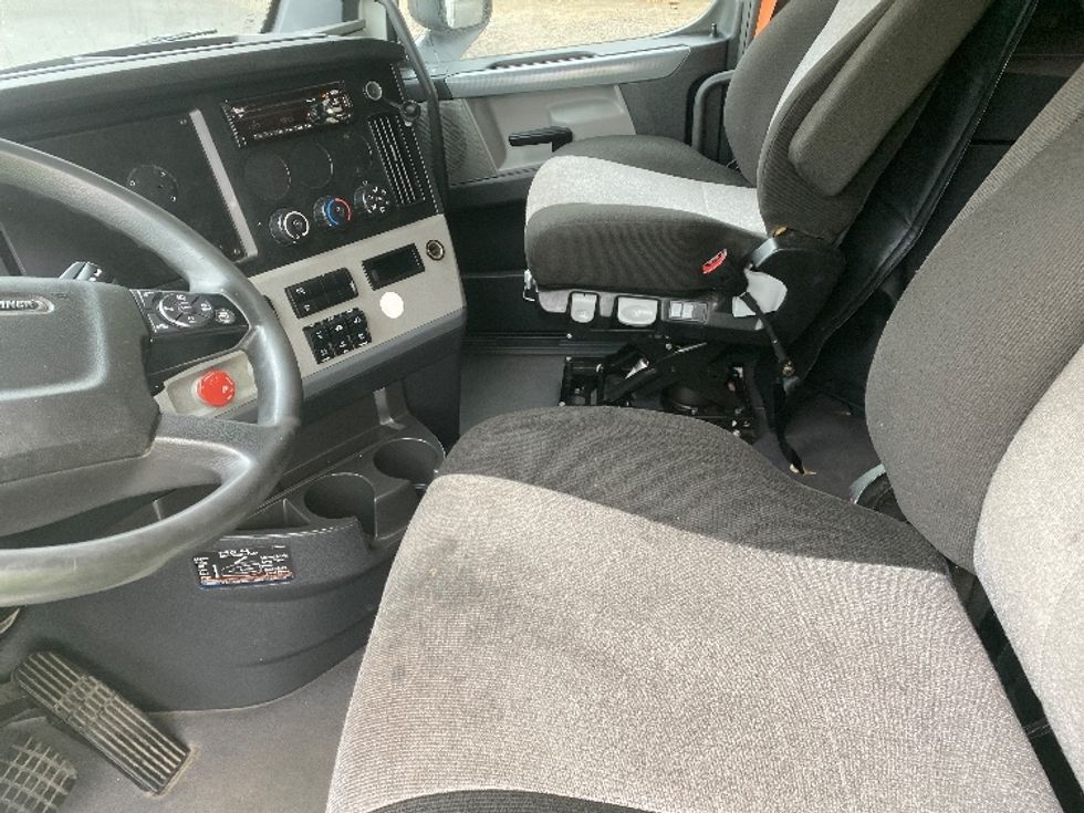 Sleeper Tractor-Heavy Duty Tractors-Freightliner-2021-T12664ST-Charlotte-NC-492,978\n\t\tmiles-$ 66,000 - Image 10